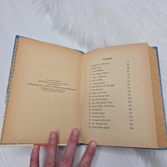 Trixie Belden and The Happy Valley Mystery by Kathryn Kenny, HB 1962 - Picture 11 of 12